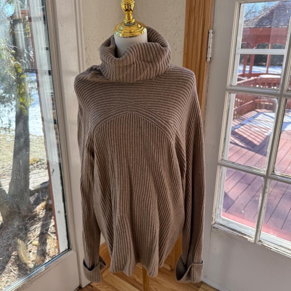 MASSIMO DUTTI comfy sweater in excellent condition size M